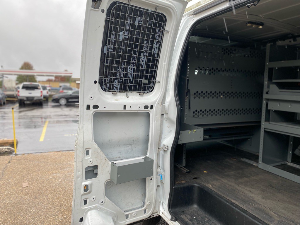 2017 Chevrolet Express Image 25