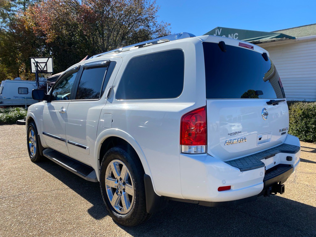 2010 Nissan Armada Image 5