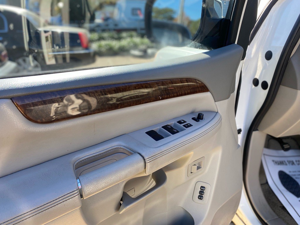 2010 Nissan Armada Image 13