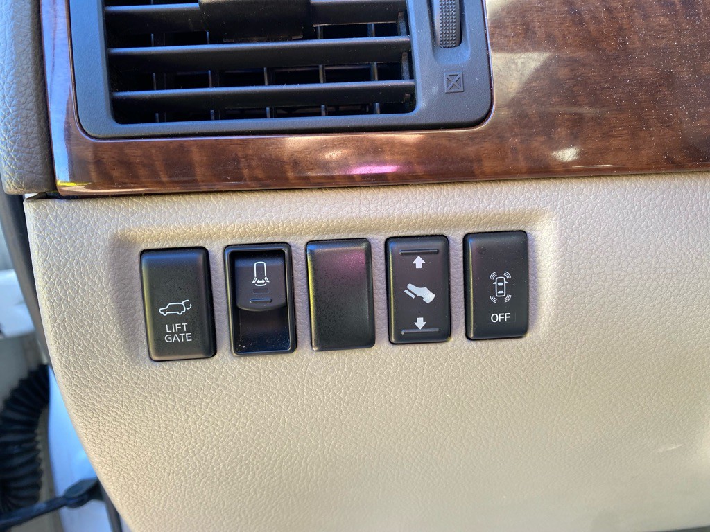 2010 Nissan Armada Image 14