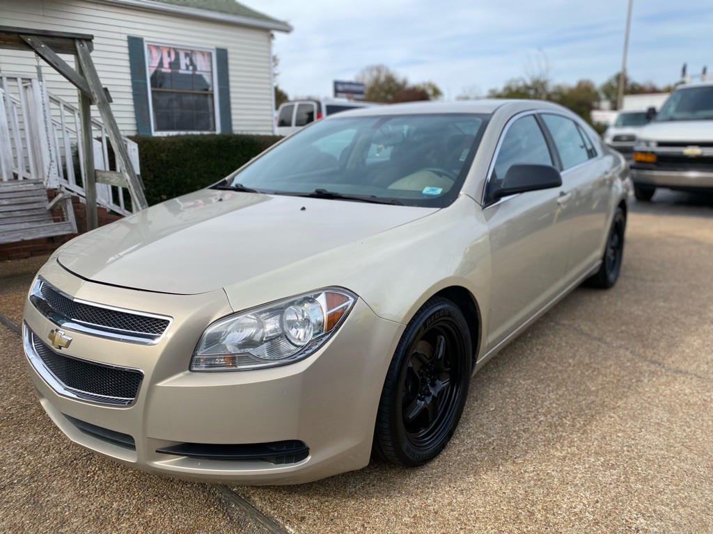 2011 Chevrolet Malibu Image 2