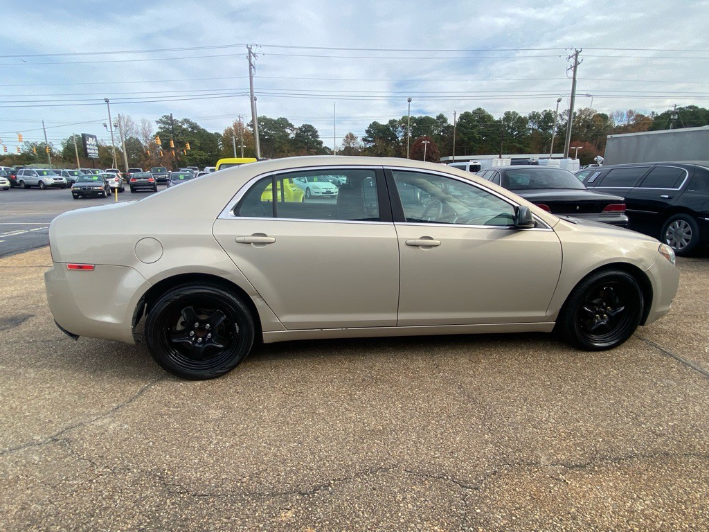 2011 Chevrolet Malibu Image 8