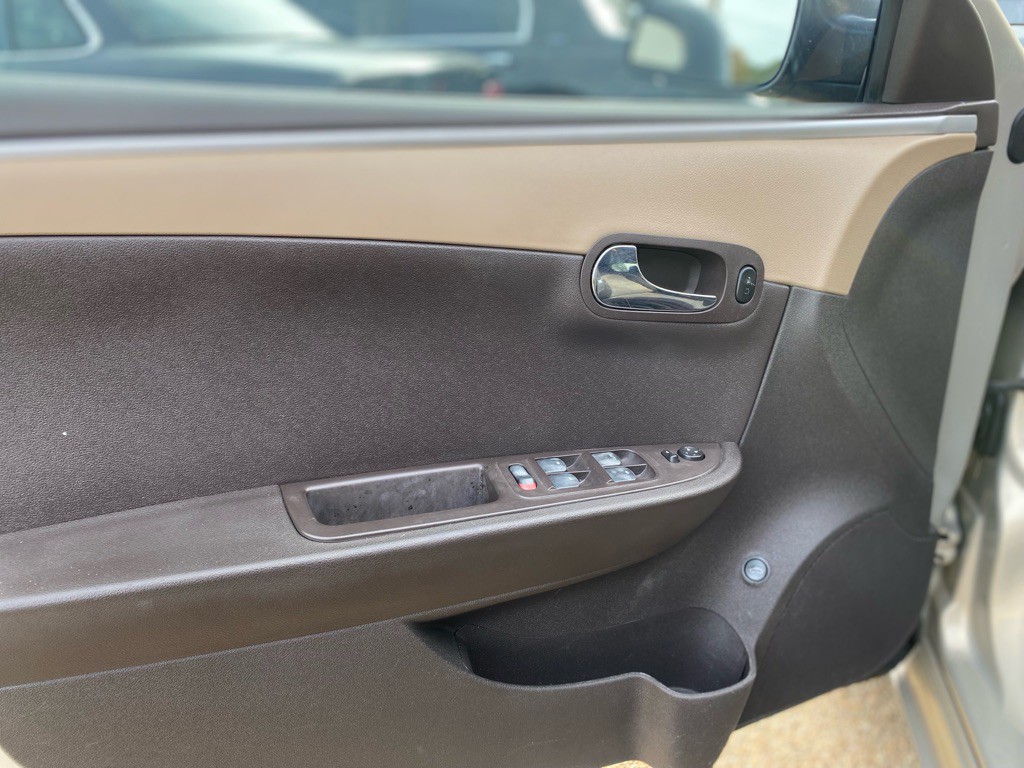 2011 Chevrolet Malibu Image 10