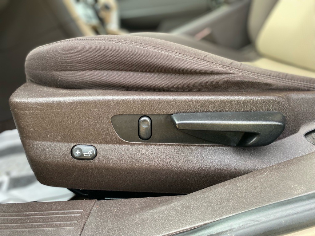 2011 Chevrolet Malibu Image 12