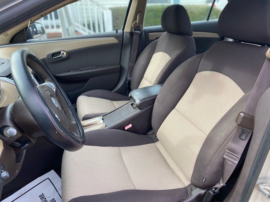 2011 Chevrolet Malibu Image 20