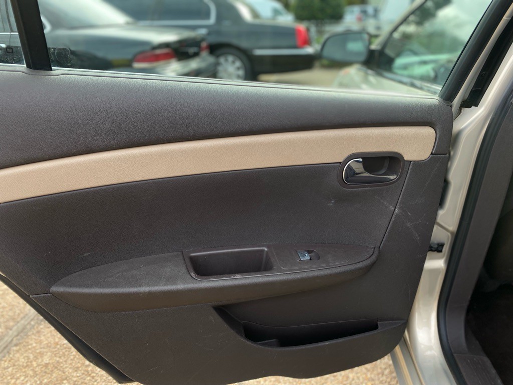 2011 Chevrolet Malibu Image 21