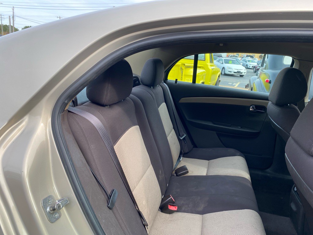 2011 Chevrolet Malibu Image 25