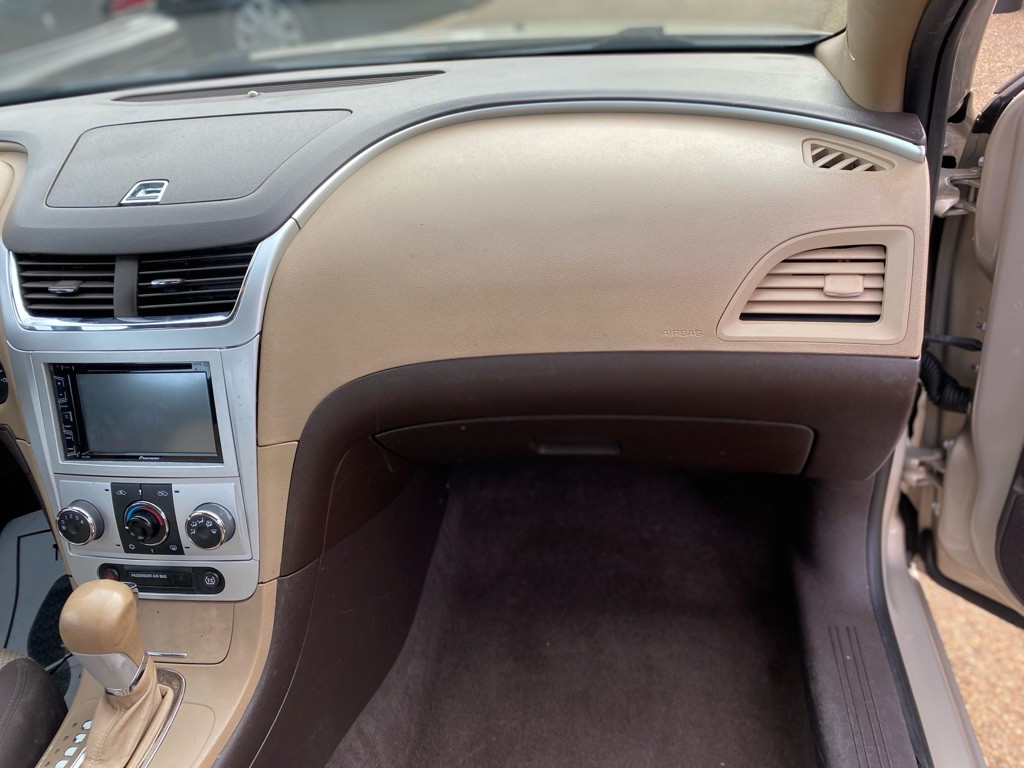 2011 Chevrolet Malibu Image 28