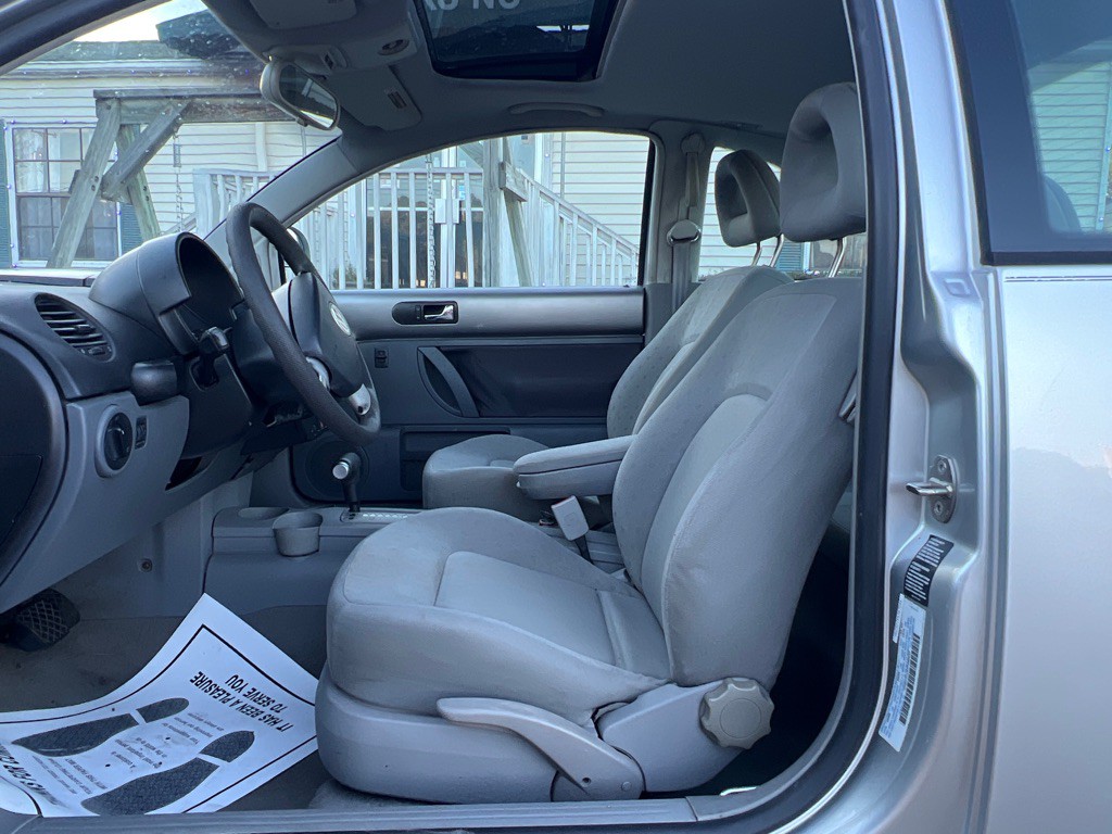 2000 Volkswagen Beetle Image 10