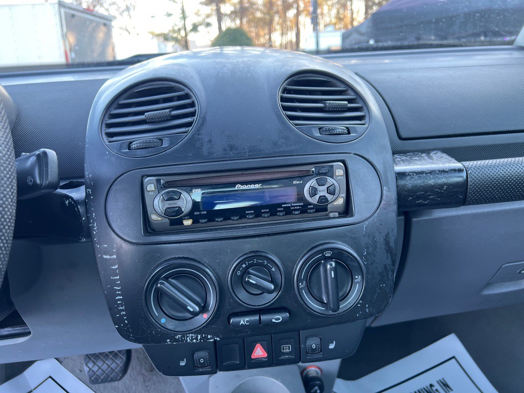 2000 Volkswagen Beetle Image 11