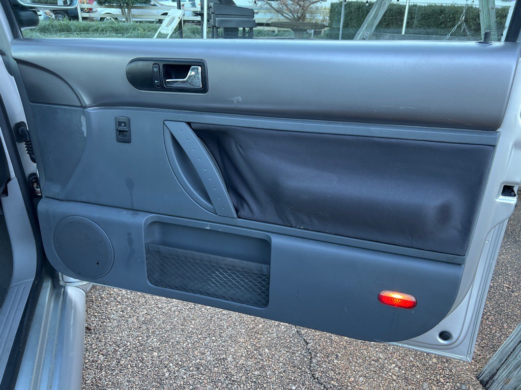 2000 Volkswagen Beetle Image 16