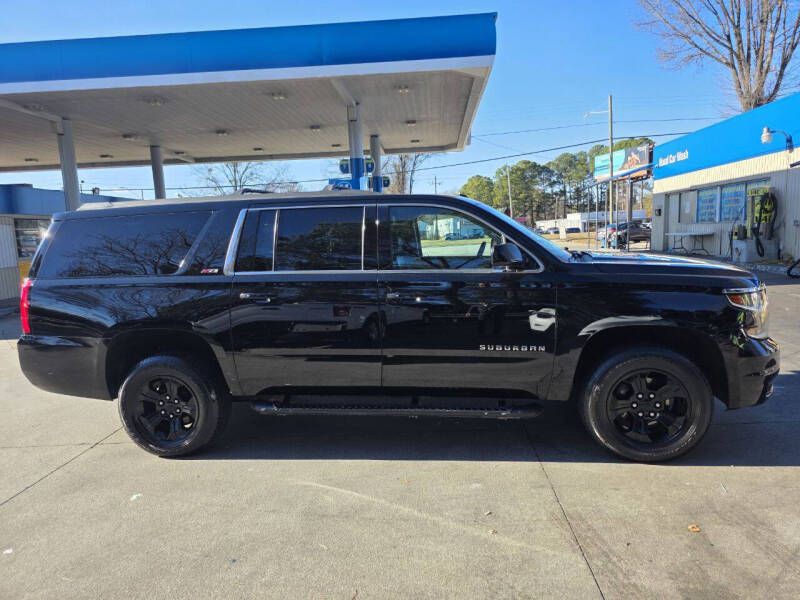 2018 Chevrolet Suburban Image 2