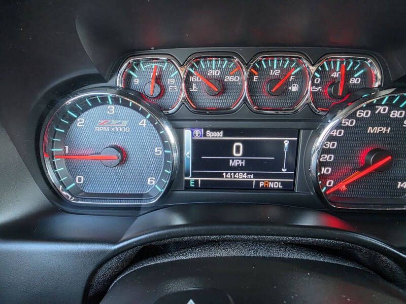 2018 Chevrolet Suburban Image 17