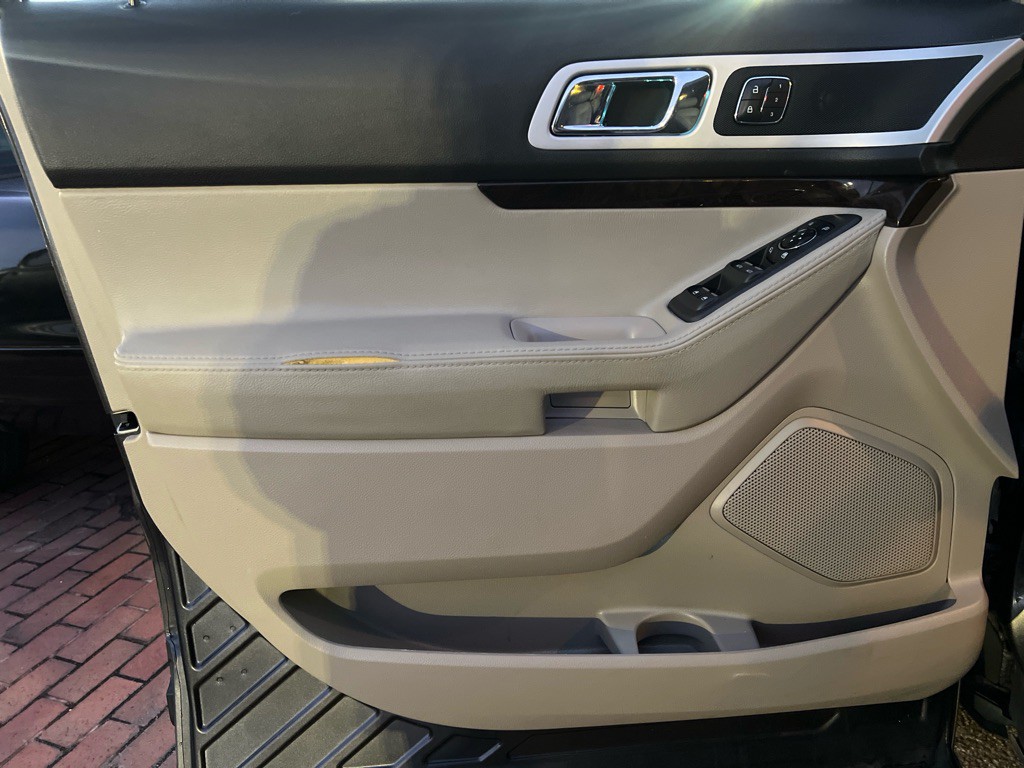 2015 Ford Explorer Image 8