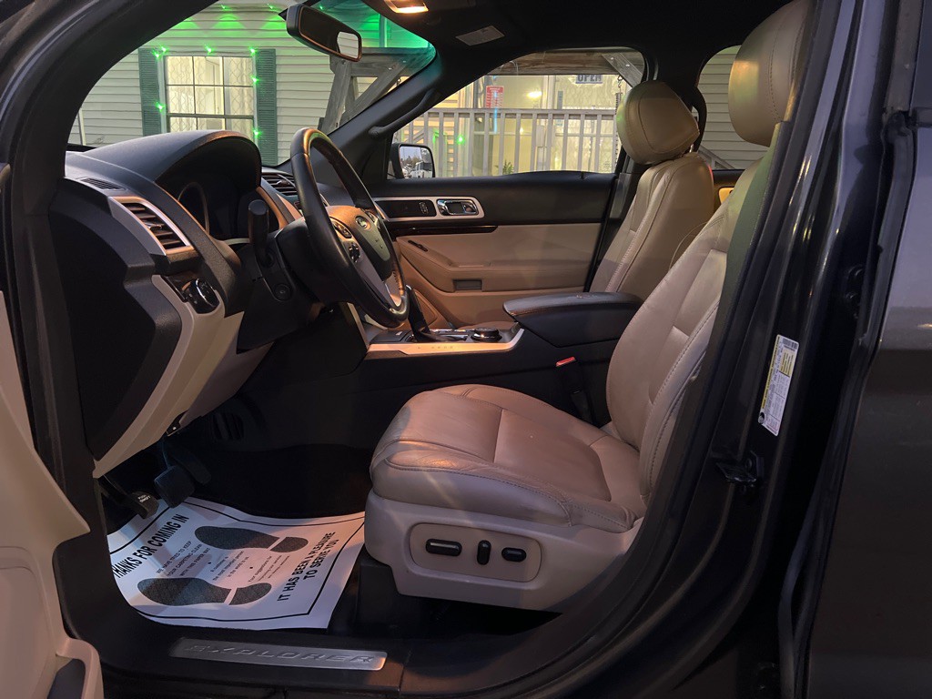 2015 Ford Explorer Image 9