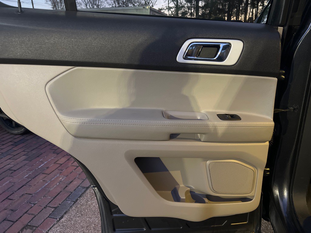 2015 Ford Explorer Image 16