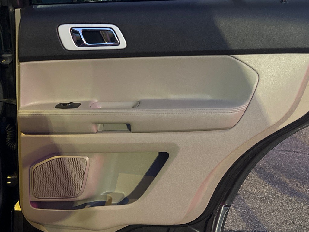 2015 Ford Explorer Image 22