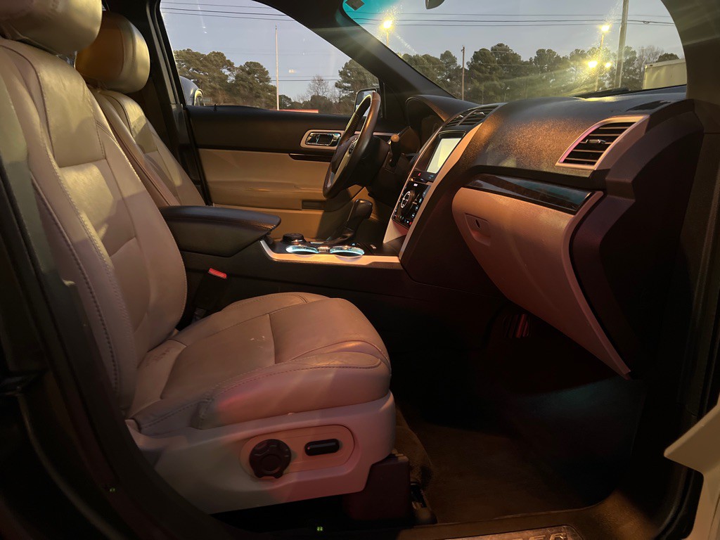 2015 Ford Explorer Image 25