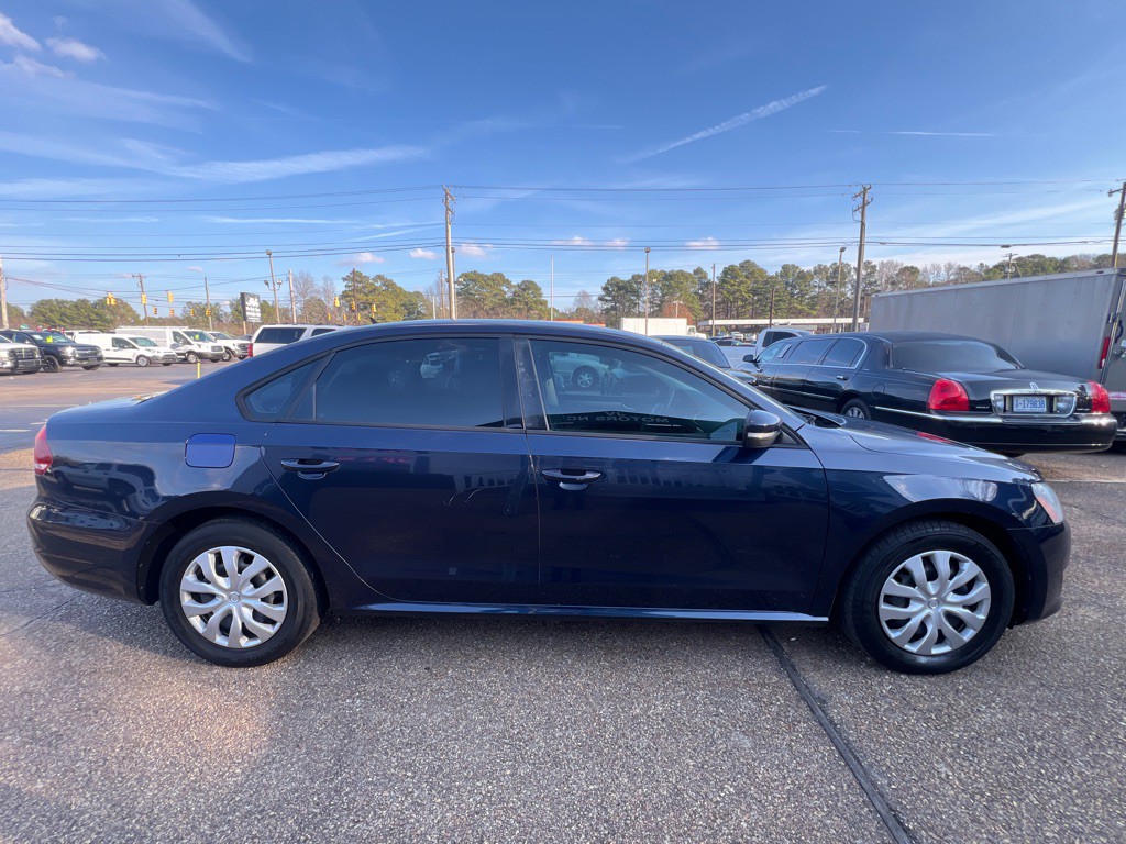 2015 Volkswagen Passat Image 4