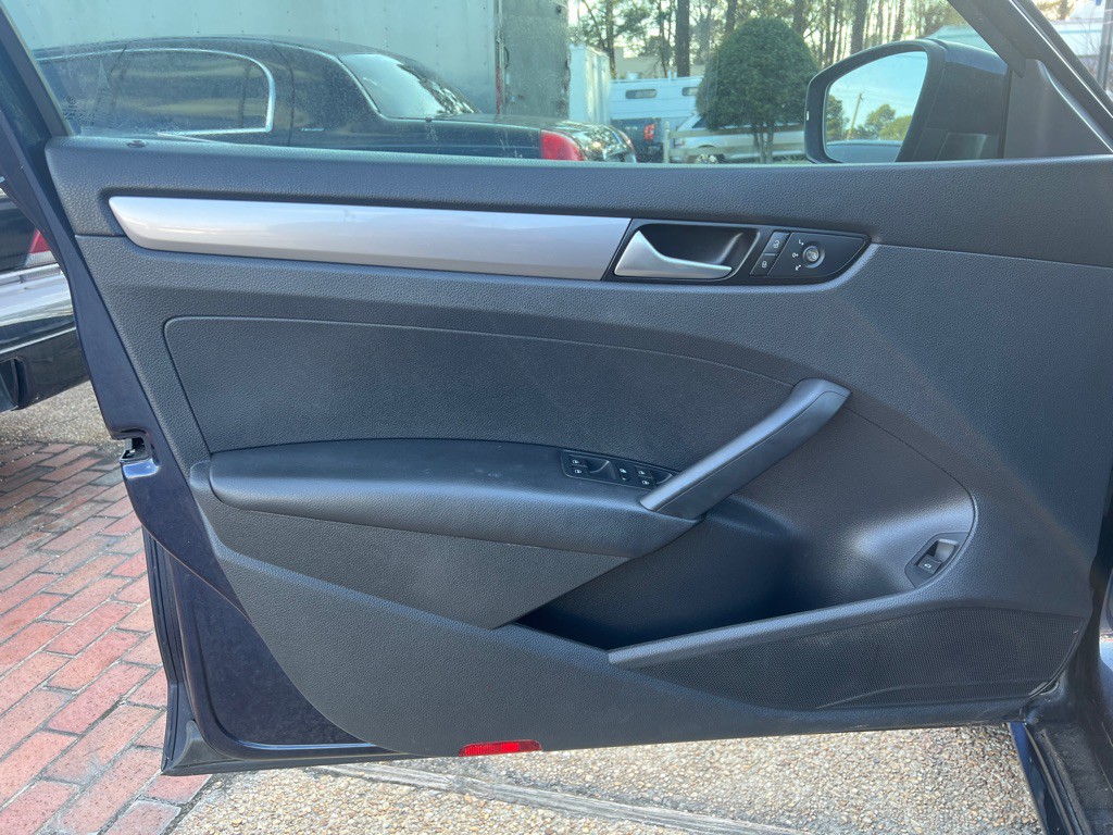 2015 Volkswagen Passat Image 9