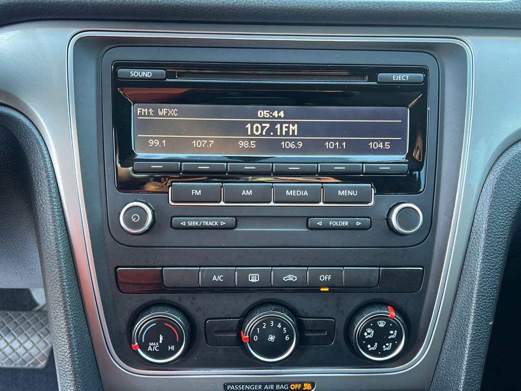 2015 Volkswagen Passat Image 12