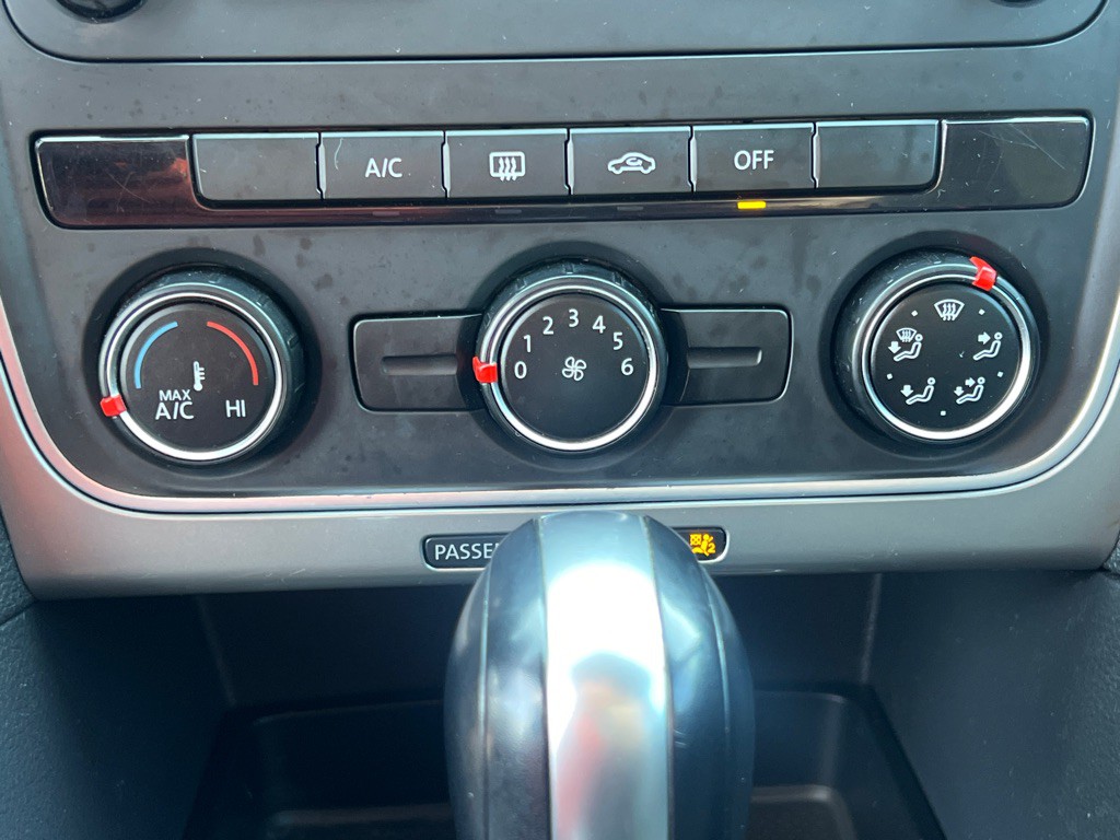 2015 Volkswagen Passat Image 13