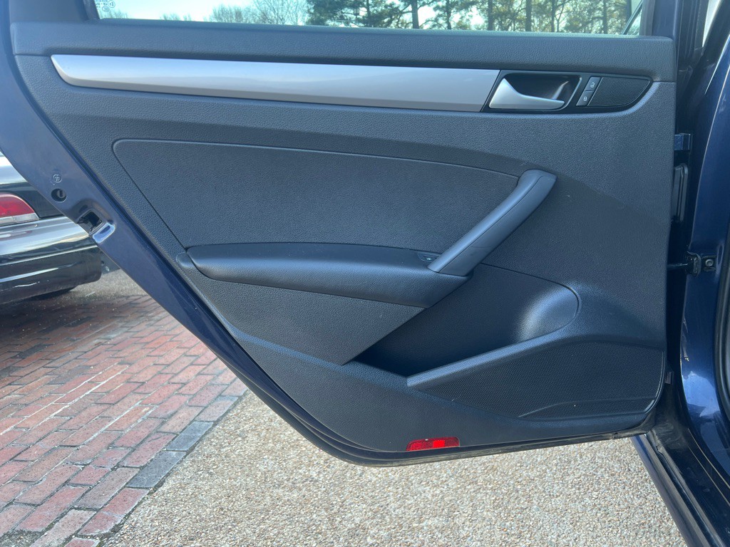 2015 Volkswagen Passat Image 15