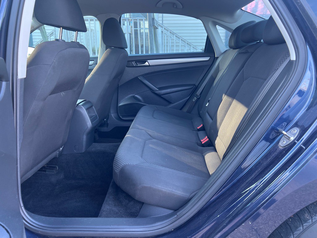 2015 Volkswagen Passat Image 16