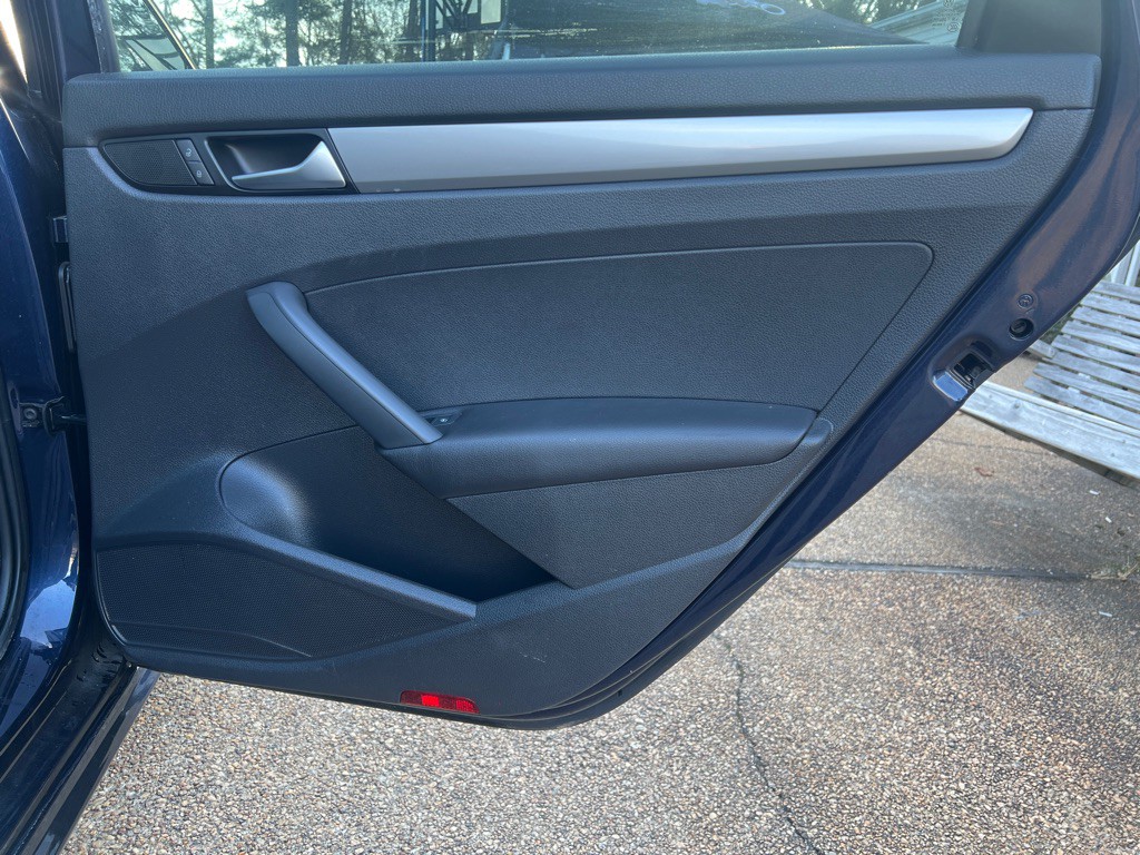 2015 Volkswagen Passat Image 18