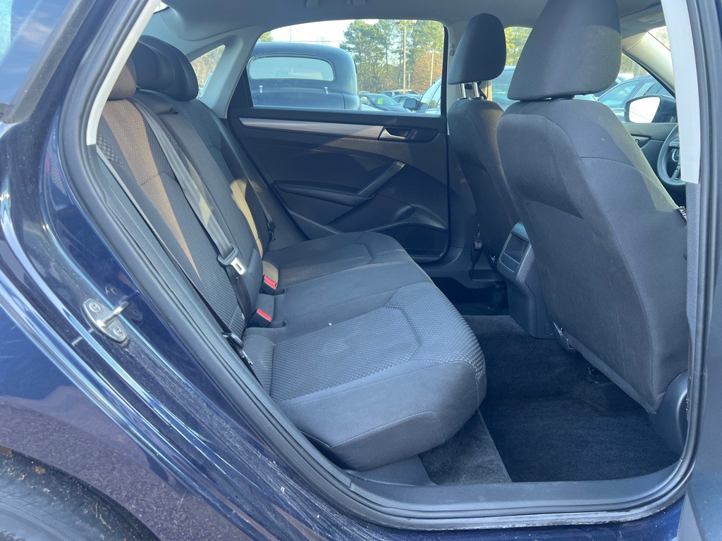 2015 Volkswagen Passat Image 19