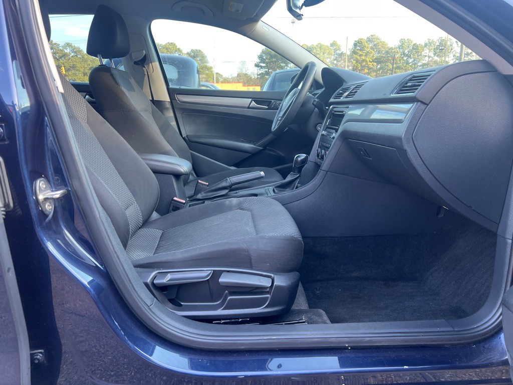 2015 Volkswagen Passat Image 21