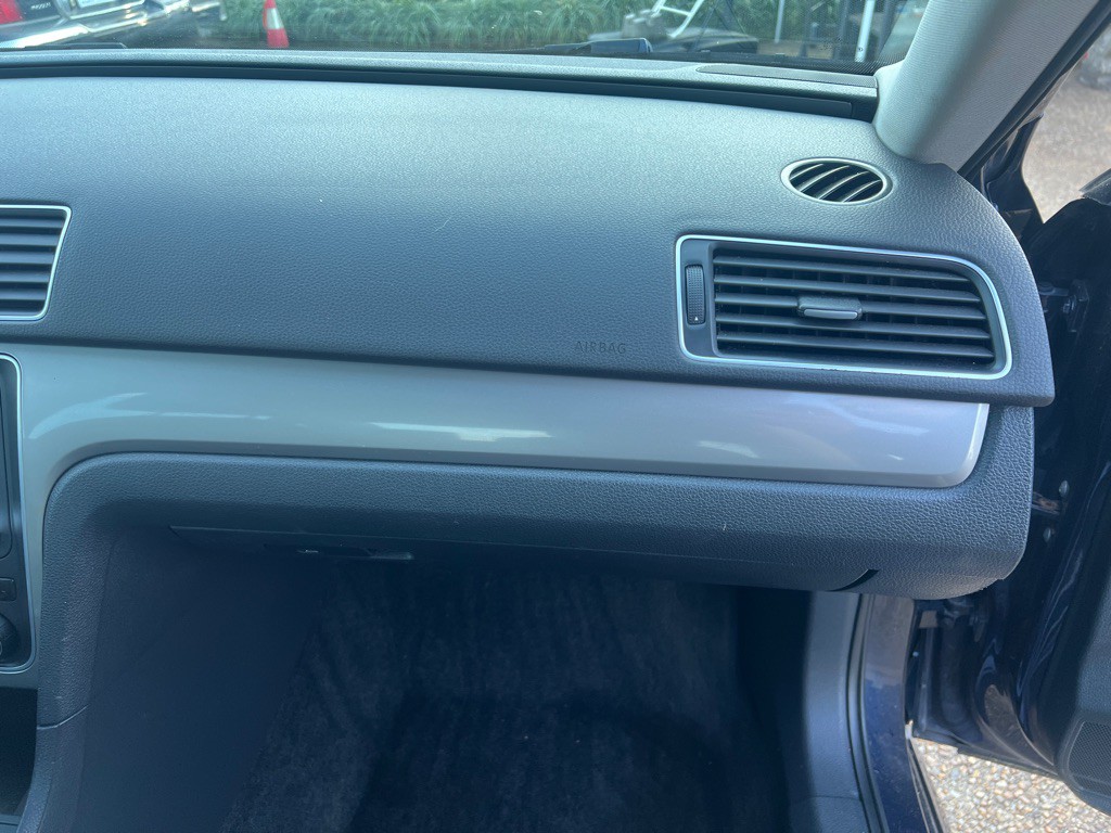 2015 Volkswagen Passat Image 22