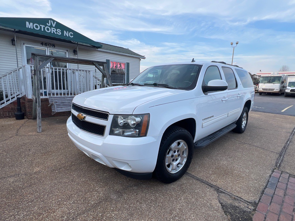 2014 Chevrolet Suburban Image 1