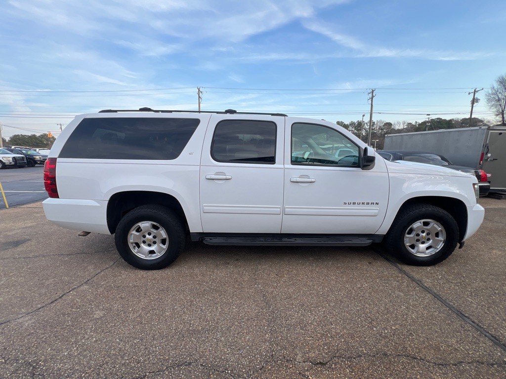 2014 Chevrolet Suburban Image 4