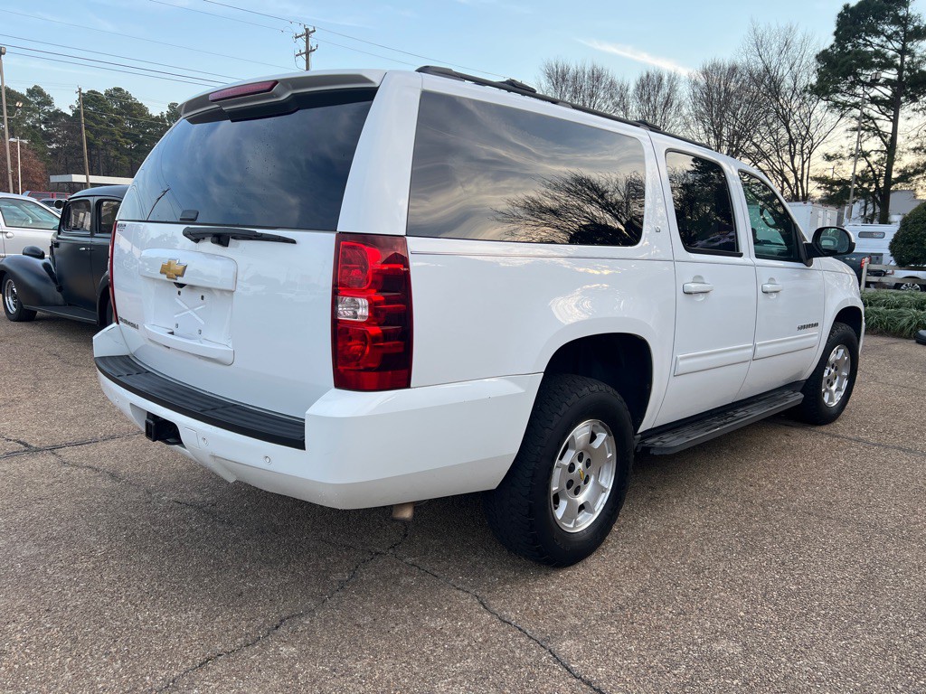 2014 Chevrolet Suburban Image 5