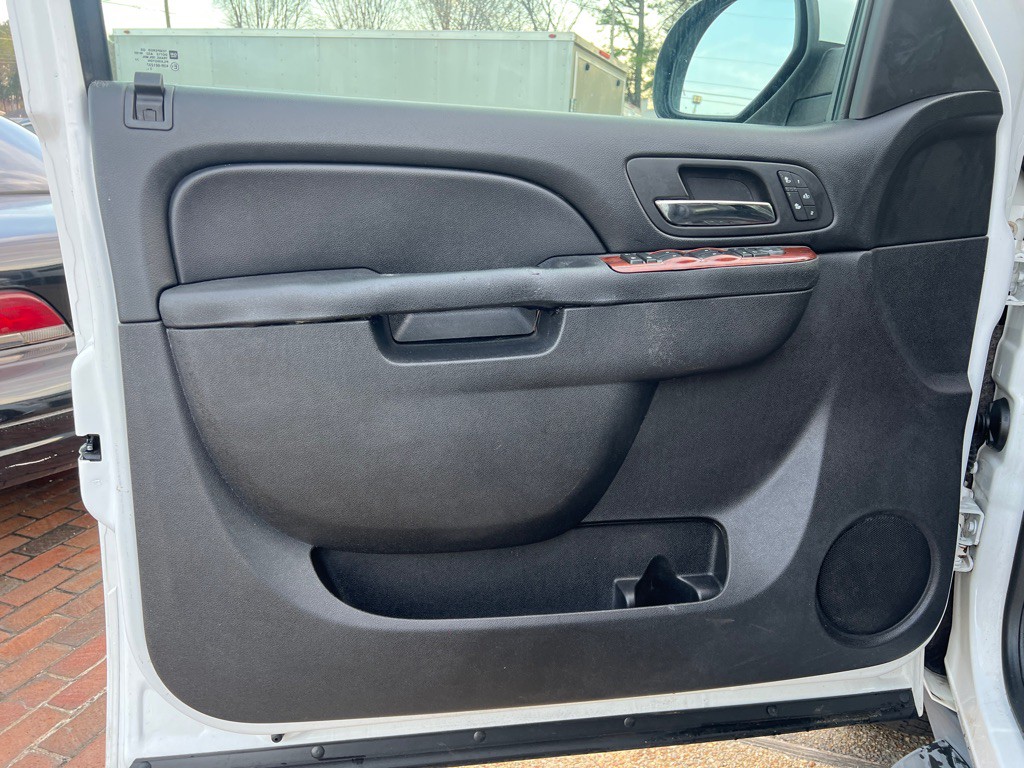 2014 Chevrolet Suburban Image 9