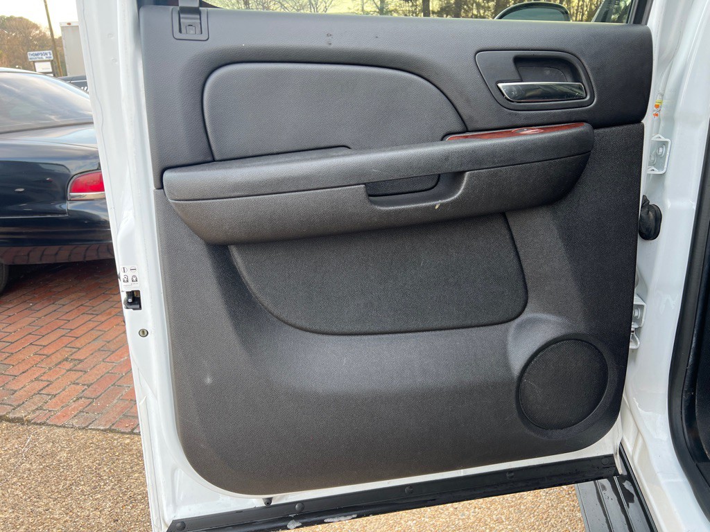 2014 Chevrolet Suburban Image 15