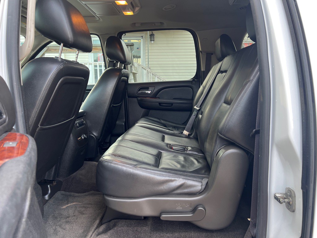 2014 Chevrolet Suburban Image 16