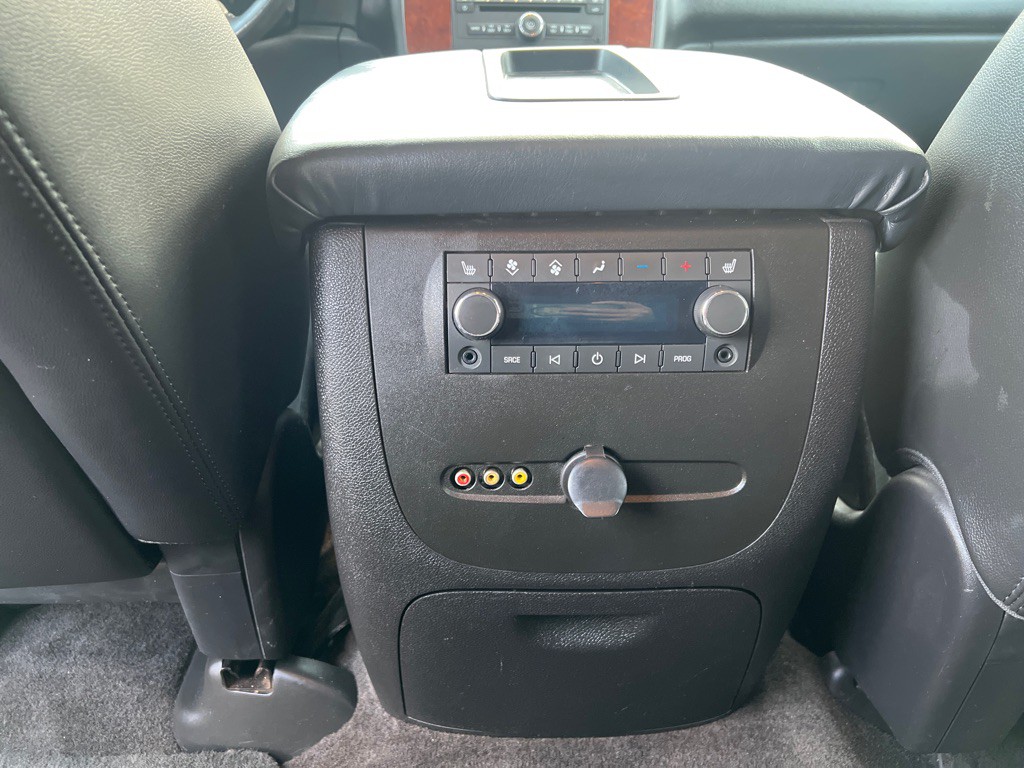 2014 Chevrolet Suburban Image 19