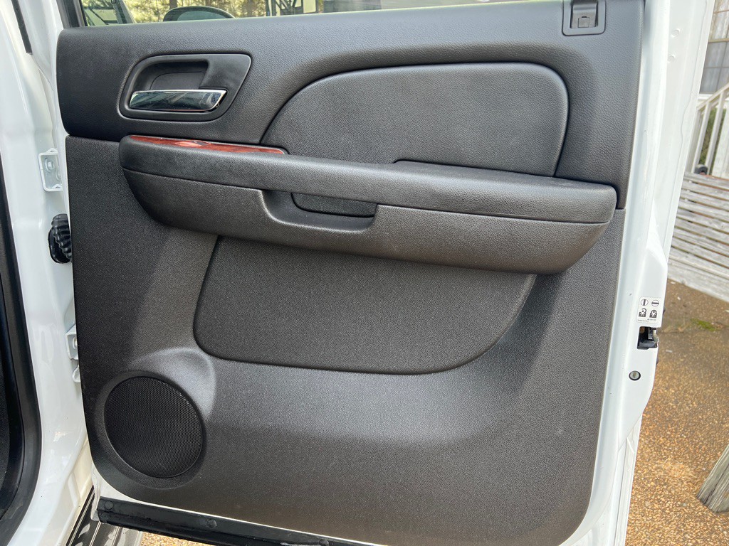 2014 Chevrolet Suburban Image 21