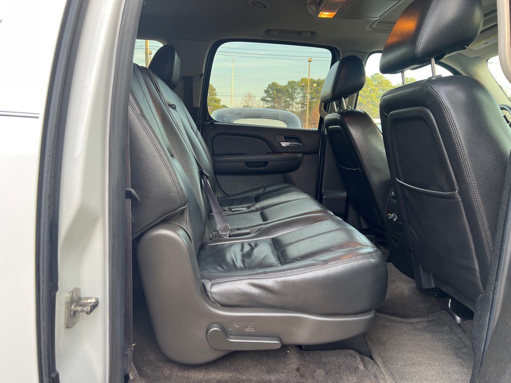 2014 Chevrolet Suburban Image 22
