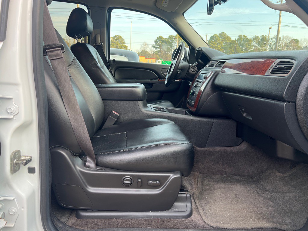 2014 Chevrolet Suburban Image 24