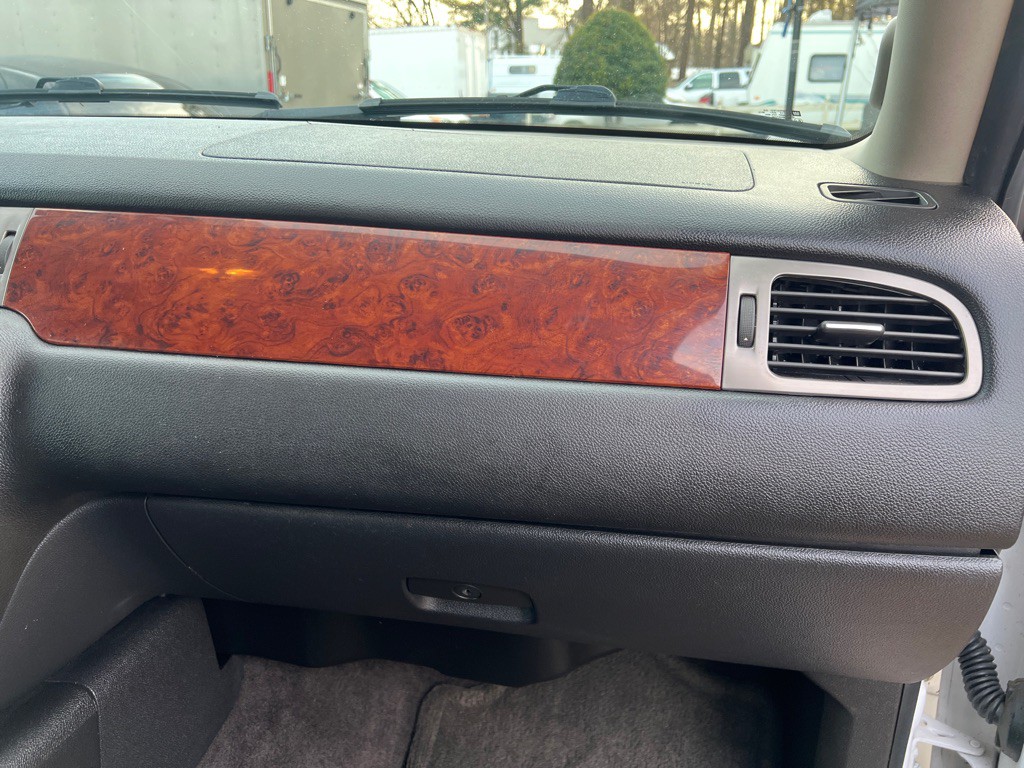 2014 Chevrolet Suburban Image 25