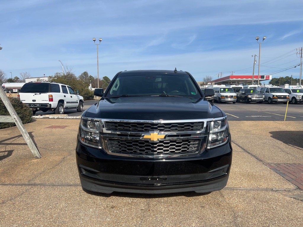 2018 Chevrolet Suburban Image 2