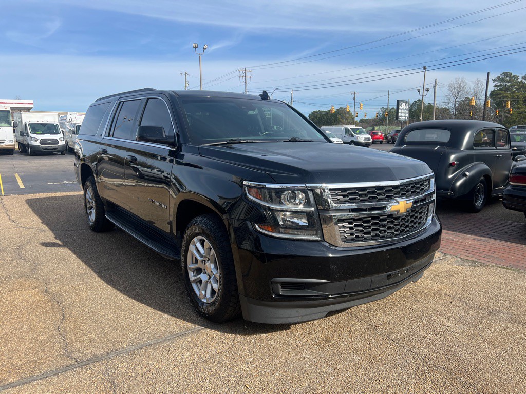 2018 Chevrolet Suburban Image 3