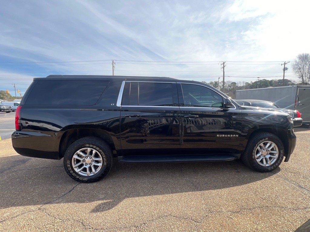 2018 Chevrolet Suburban Image 4