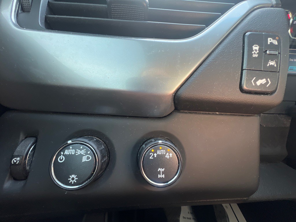 2018 Chevrolet Suburban Image 12