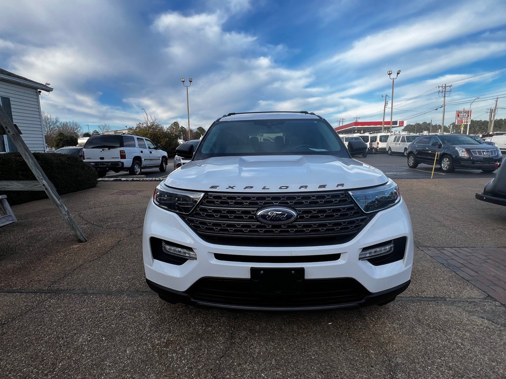 2021 Ford Explorer Image 2