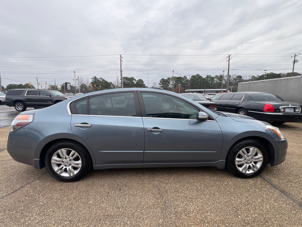 2010 Nissan Altima Image 4