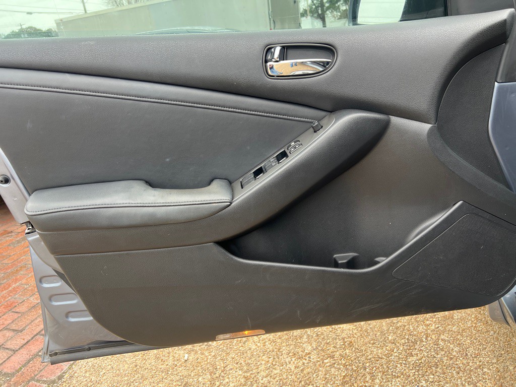 2010 Nissan Altima Image 9